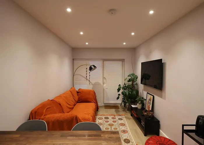 Little Vine - Beautiful Ground Floor Flat In South London